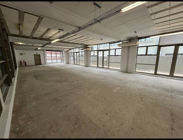 241M² OFFICE TO LET IN WOODSTOCK
